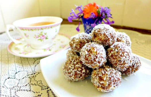 Superfood Bliss Balls (Raw Vegan, Paleo, Dairy & Gluten-Free) - The Urban Ecolife