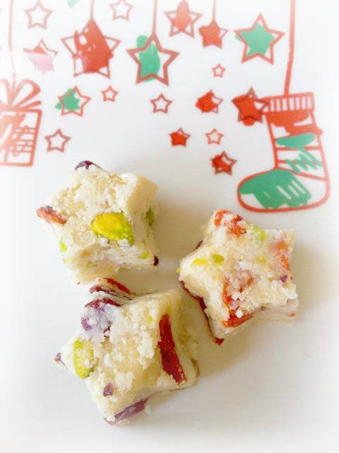 My FAV Christmas treat to share with family & friends - Paleo White Christmas!!