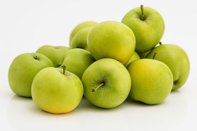 6 Foods That Are Best To Eat Organic - Apples